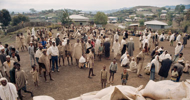 مساعدات أمريكية لضحايا الجفاف فى أفريقيا 