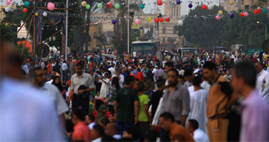 إطلاق الألعاب النارية بساحة جامع عمرو بن العاص فرحا بالعيد