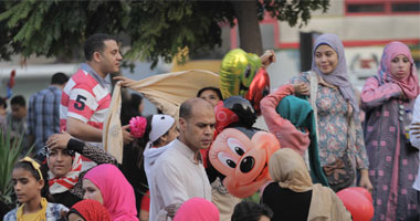 القوات المسلحة تشارك المسافرين على "صحراوى إسكندرية" الاحتفال بالعيد