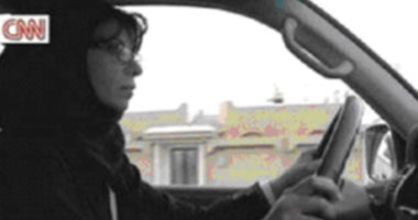 سعودية تتحدى حظر قيادة السيارات على النساء!