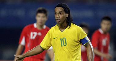 البرازيلى رونالدينهو يقرر اعتزال كرة القدم
