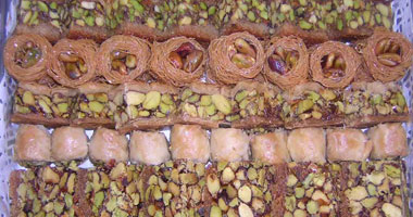 ضبط 2 ونصف طن من حلويات المولد النبوى فاسدة فى منطقة إمبابة