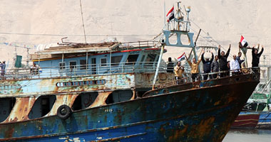 مندوب السفارة المصرية بتونس يوبخ الصيادين المحتجزين وينصرف