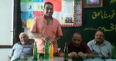 حفل تكريم لمدير مدرسة دفرة المشتركة لبلوغه سن المعاش بالغربية