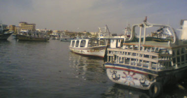 إضراب مراكب البرج بعد السماح لصيادين من خارج دمياط بالعمل فى سواحلها