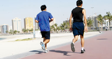 دراسة أمريكية: المشى 10 كيلومترات أسبوعيا يكفى للتمتع بصحة جيدة