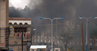 النار تشتعل فى مبنى التلفزيون اليمنى مع احتدام الاشتباكات