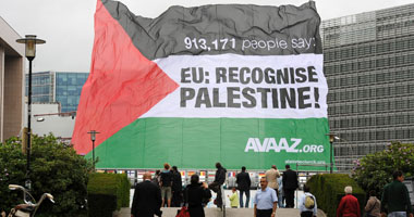 نشر علم فلسطينى عملاق فى بروكسل للضغط على الاتحاد الأوروبى 