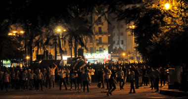 مدرعات الشرطة تجبر متظاهرى السفارة الأمريكية على التراجع للتحرير