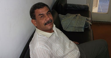 ملاك.. شبيه صدام حسين بالفيوم يهنئه الناس فى أعياد الأقباط رغم أنه مسلم 