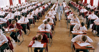 بريطانيا تصدر تعليمات لمنع استخدام الطلاب برنامج "شات جي بي تي" فى الغش