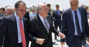 بالصور.. بلاتر يزور فلسطين ويلتقى أبو مازن