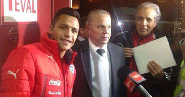 سانشيز يودّع شوقى غريب بعد ودية تشيلى