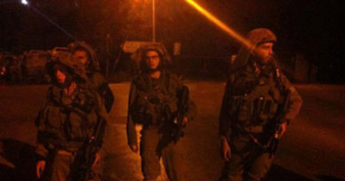 قوات إسرائيلية تعتقل 6 فلسطينيين من الضفة الغربية