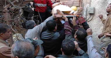 انتشال جثث 24 شخصا وإنقاذ 10آخرين إثر تسرب مياه الأمطار لمصنع فى طنجة المغربية