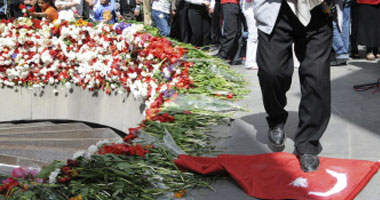أرمن لبنانيون يخرجون فى مسير لإحياء ذكرى مذابح الأرمن