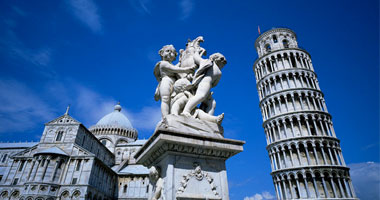 مبنى يتحدى الجاذبية.. أسرار بناء وبقاء برج بيزا المائل فى إيطاليا