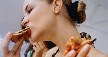 دراسة أمريكية: اضطراب ما بعد الصدمة يزيد إدمان النساء للطعام 3 أضعاف