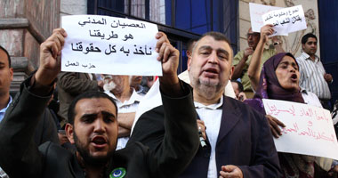 الأمن يمنع النواب من وقفة احتجاجية ضد الطوارئ
