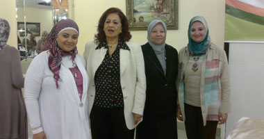 مؤتمر تمكين المرأة يحتفل بفوز مرسى ويكمل فعالياته لليوم الثانى