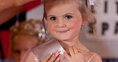 بالصور.. مسابقة ملكة جمال الأطفال ببريطانيا 2012