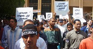 14 منظمة حقوقية تحذر من مد "الطوارئ"