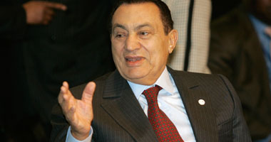 مبارك يشهد الاحتفال بتخريج دفعات جديدة بالكلية الحربية