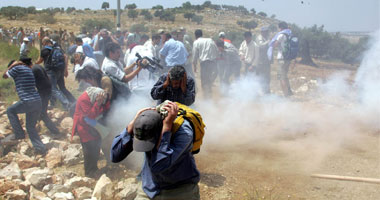 إصابة عشرة فلسطينيين خلال مسيرة فى طولكرم