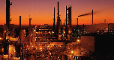 البترول تستهدف زيادة إنتاج الوقود بتنفيذ 7 مشروعات باستثمارات 8.3 مليار دولار