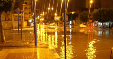 السيول تغرق شوارع السلوم وأمطار خفيفة على مطروح