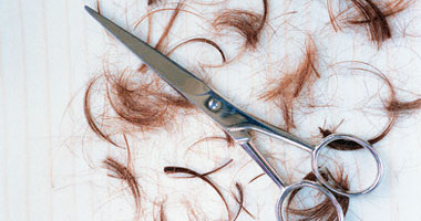 أعانى من تساقط شعر الحاجب فهل له علاج وما أسبابه؟