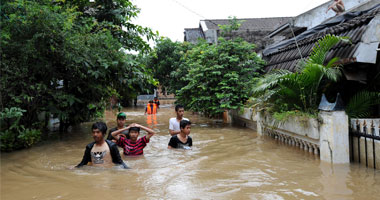 ارتفاع حصيلة ضحايا الانهيارات الأرضية فى إندونيسيا لـ15 قتيلا (تحديث)