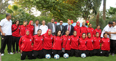 بالصور .. السفير الألمانى يكرم منتخب مصر لكرة القدم النسائية