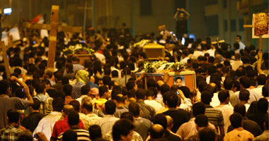 بالصور..آلاف الأقباط يودعون ضحايا ماسبيرو لمقبرة جماعية بأكتوبر