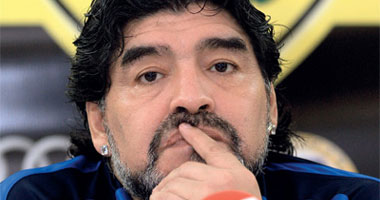 مارادونا: كرة القدم يحكمها بلاتر "الديكتاتور"