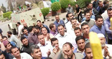 اعتصام العاملين بشركة مياه الشرب بكفر الشيخ للمطالبة بإقالة 9 مسئولين