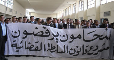 إضراب محامى "دار السلام" بسوهاج عن العمل لتضررهم من رئيس الدائرة