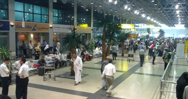 سلطات المطار: ضبط مصرية قادمة من نيويورك حاولت تهريب أجهزة إلكترونية