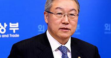 وزيرا خارجية كوريا الجنوبية واليابان يتفقان على تهدئة التوتر بين البلدين