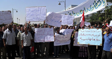 نقابة النسيج تطالب الحكومة بالتدخل لحل أزمة عمال شركة "مصر إيران"