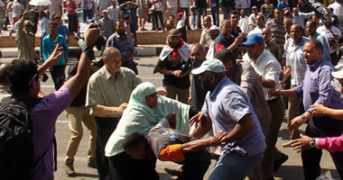 تجدد الاشتباكات بأنحاء ميدان التحرير.. وهدوء بمحمد محمود