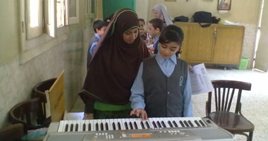 قافلة من مركز "بهاء الدين" الثقافى لمدرسة حكومية فى أسيوط