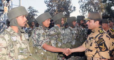 بالصور.. وزير الدفاع يشارك القوات الخاصة تدريباتهم فى ثانى أيام العيد.. ويؤكد: مهمتنا الدفاع والحفاظ على مصر بأرواحنا.. ما تبذله القوات المسلحة من جهد مهمة مقدسة حتى ينعم كل مواطن بالأمن والاستقرار