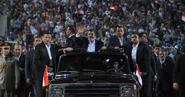 "مرسى" يغادر الاستاد بعد التأكيد على إمداد "غزة" بالغذاء والدواء