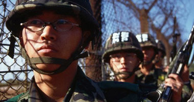 نقل الجندى الكورى الشمالى المنشق إلى مستشفى عسكرى بالجنوب