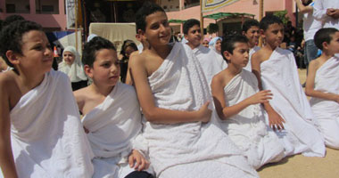 بالصور.. طلاب مدارس الأوائل ببنى سويف يؤدون شعائر الحج 