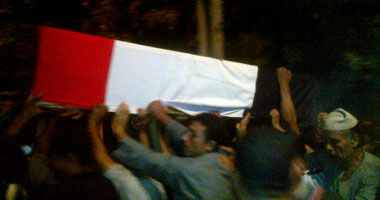 بالصور.. جنازة أحد شهداء سيناء تتحول لهتافات ضد الإخوان بالمنوفية