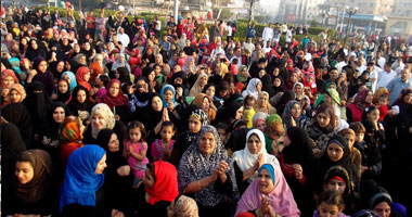المئات يتوافدون على ميدان مصطفى محمود للاحتفال بالعيد