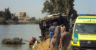 "الإنقاذ" تتمكن من انتشال الجثة الـ20 فى حادث معدية المنيا