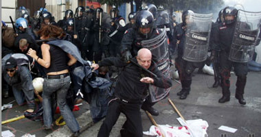 محتجون معارضون للحكومة الإيطالية يشتبكون مع الشرطة فى فلورنسا